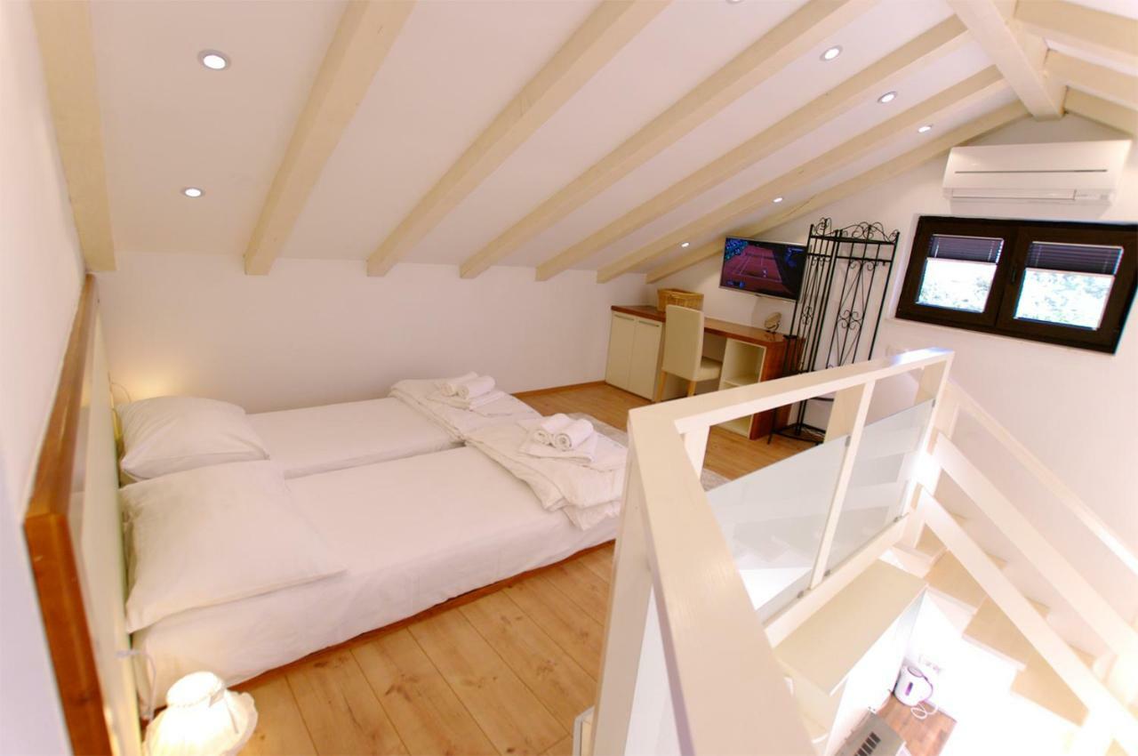 Apartman Murter Center 4+1 Id 720 Apartment Bagian luar foto